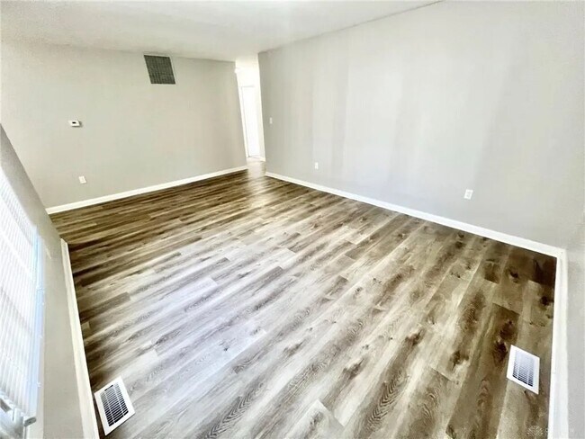 Building Photo - 3844 Lori Sue Ave