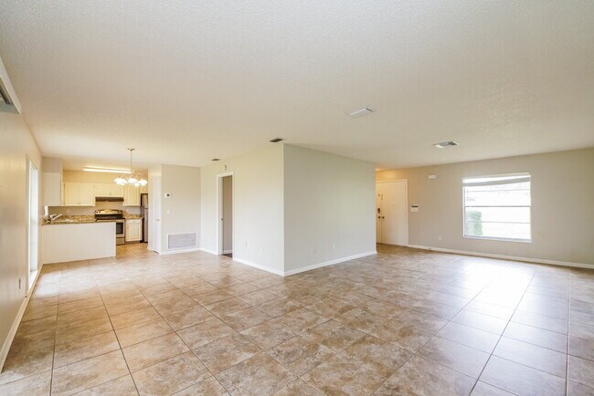 Foto del edificio - 2141 Kendall Ct