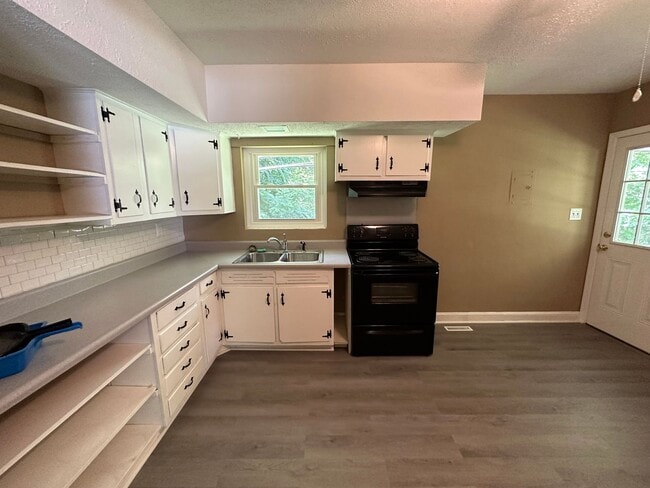 Building Photo - One Story House in Madison Heights