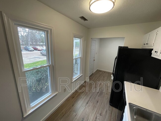 Building Photo - 413 Hickorywood Cir