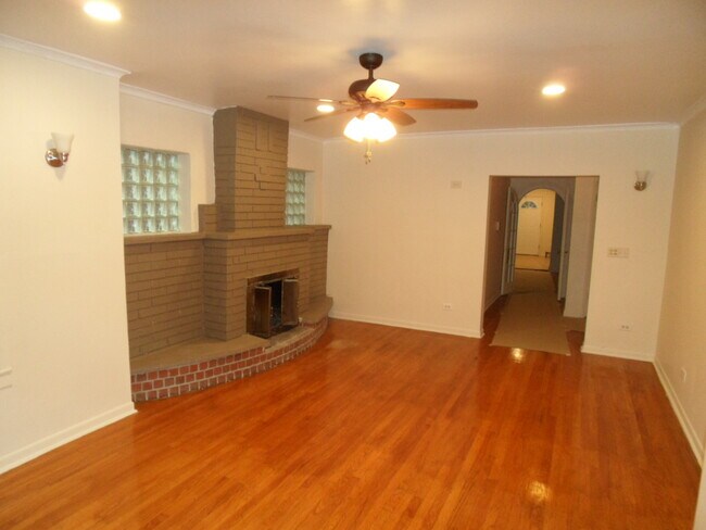 Foto del edificio - 2033 W Morse Ave