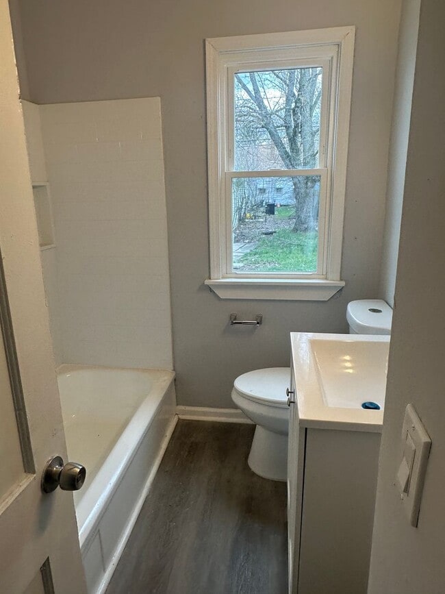 Building Photo - 4bd Single Maple Section 8