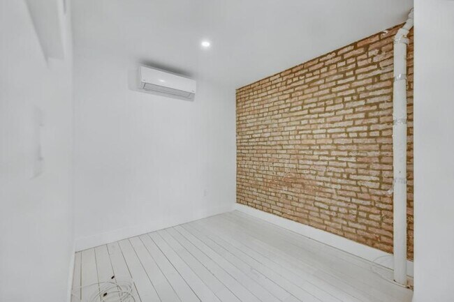 Building Photo - 0 bedroom in New York NY 10003