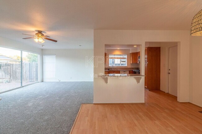 Foto del edificio - 713 San Francis Ave