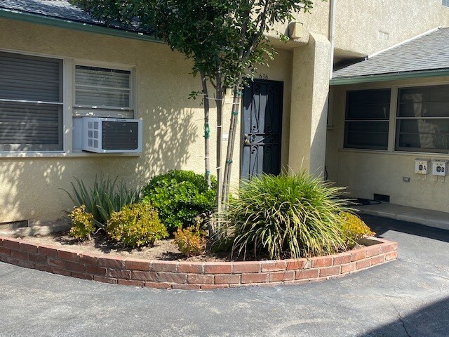 Secure Entry - 636 S Lake St