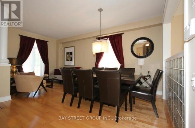 Photo du bâtiment - 3364 Hayhurst Crescent