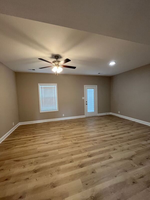 Foto del edificio - 3385 Polly Dr