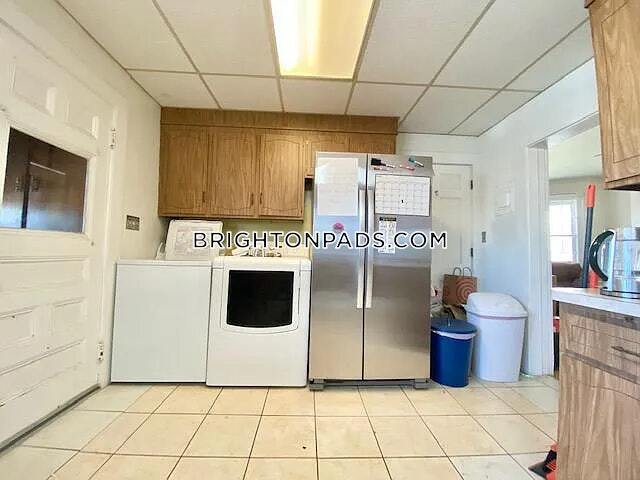 Building Photo - 26 Mapleton St