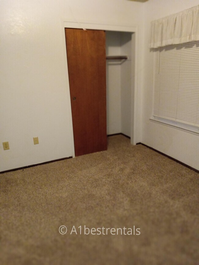 Building Photo - 1728 Woolston Way