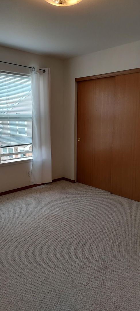 Foto del edificio - MOVE IN SPECIAL 1/2 OFF 1ST FULL MONTHS RENT- 3 bedroom, 2.5 bath Townhouse in Ashland!!