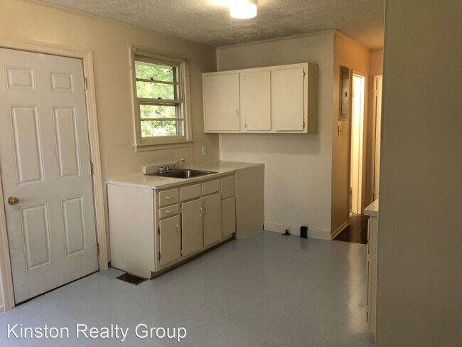 Building Photo - 3 br, 1 bath House - 904 Candlewood Drive