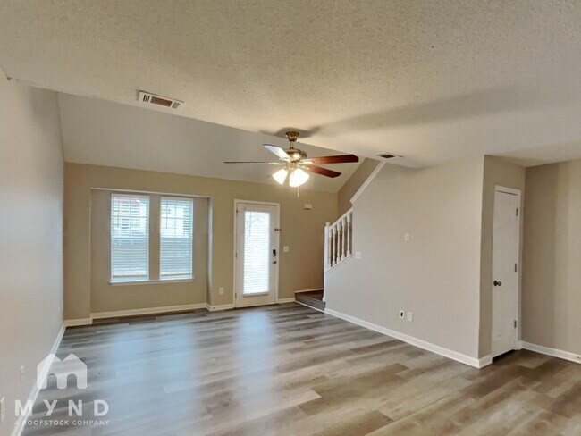 Foto del edificio - 7953 Lake Wind Ct