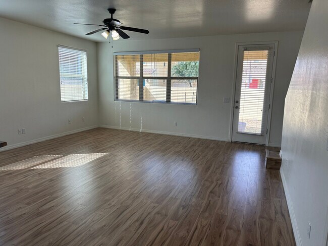 Foto del edificio - 1428 S Terrace Rd