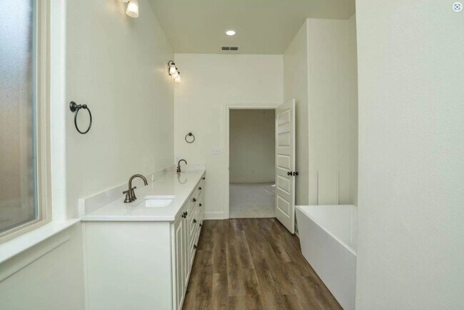 Foto del edificio - Signature Homes by Clearview presents this...