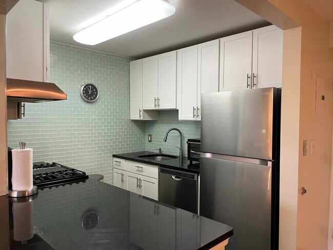Kitchen - 837 Washington Ave