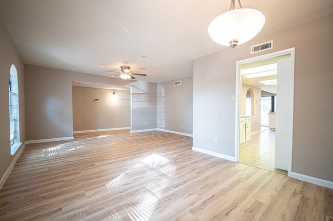 Foto del edificio - 2026 Quail Valley E Dr