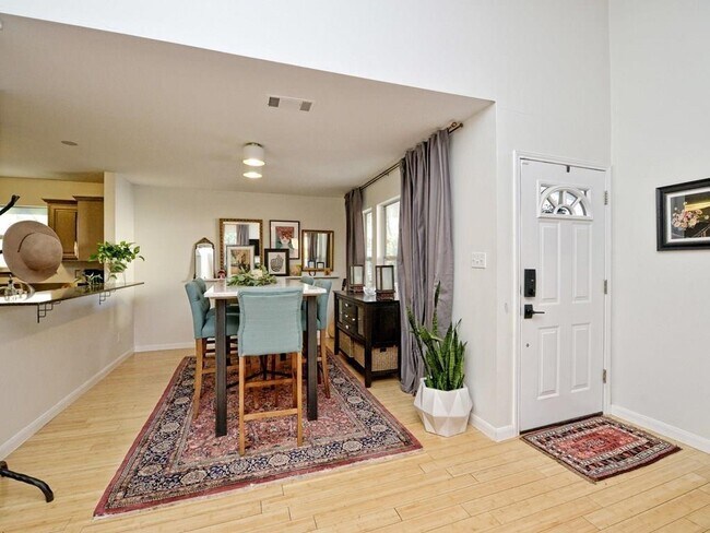 Foto del edificio - 413 W Johanna St