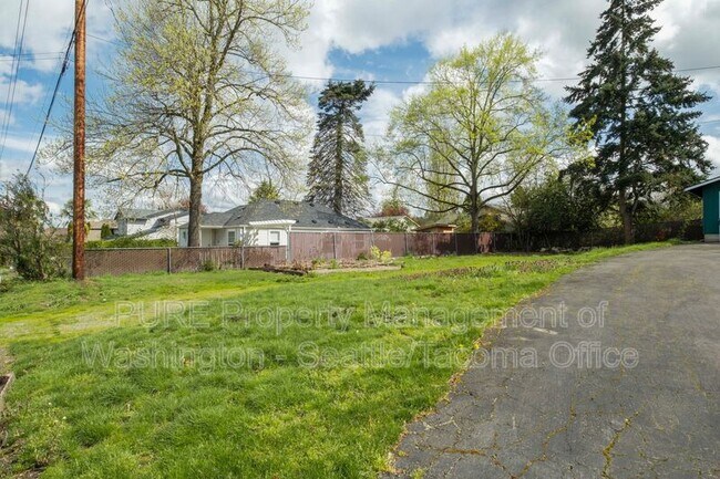 Building Photo - 1608 Shattuck Ave S