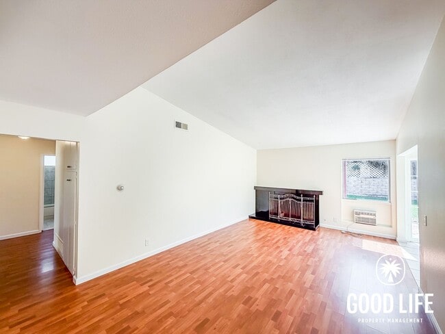 Building Photo - 6645 Amberly St