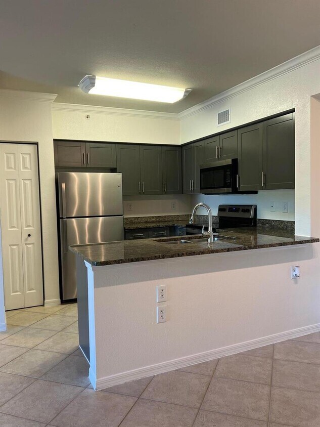 Foto principal - 6434 Emerald Dunes Dr