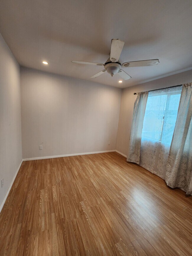 Entrar - 5042 W 119th Pl