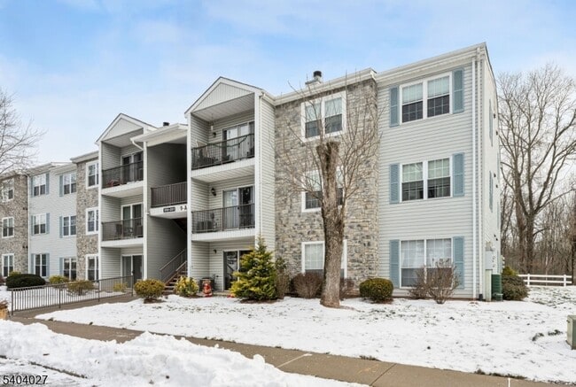 Building Photo - 197 Robertson Way