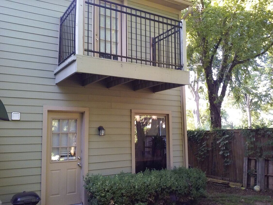 Building Photo - 1221 Abrams Road, Unit 112