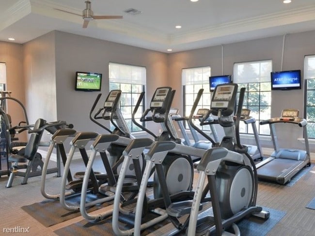 Building Photo - 1 br, 1 bath Condo - 6000 Toscana Dr # 42