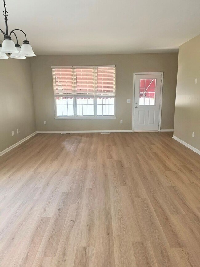 Foto del edificio - 1691 Maple Rd