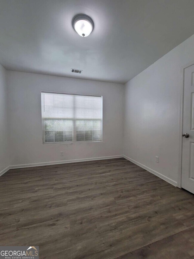 Foto del edificio - 1043 Wheel House Ln