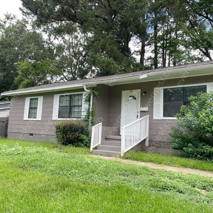 Primary Photo - 558 N Park Dr