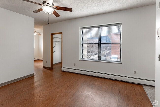 1BR, 1BA - 475SF - Living Room - The Roselle