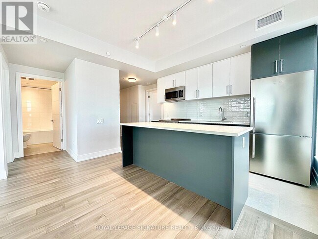 Building Photo - 2525 Bathurst St