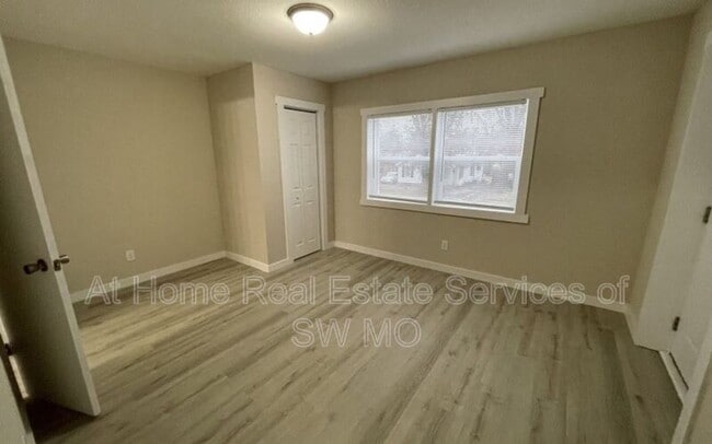 Foto del edificio - 501 S Scenic Ave