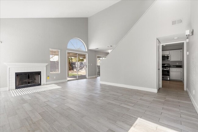 Building Photo - Fabulous Home!