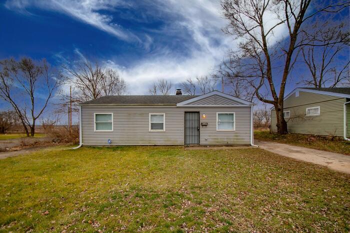 Primary Photo - 5649 E 13th Pl