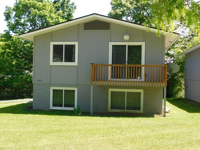 Building Photo - 245 Brookridge Ct