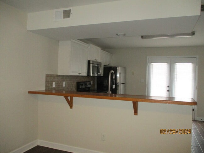 Building Photo - 1007 Michigan St