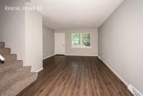 Building Photo - 1512 E Leona-