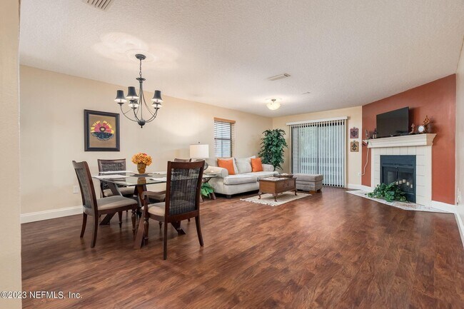 Foto del edificio - 2 bedroom/ 2 bathroom condo minutes from S...