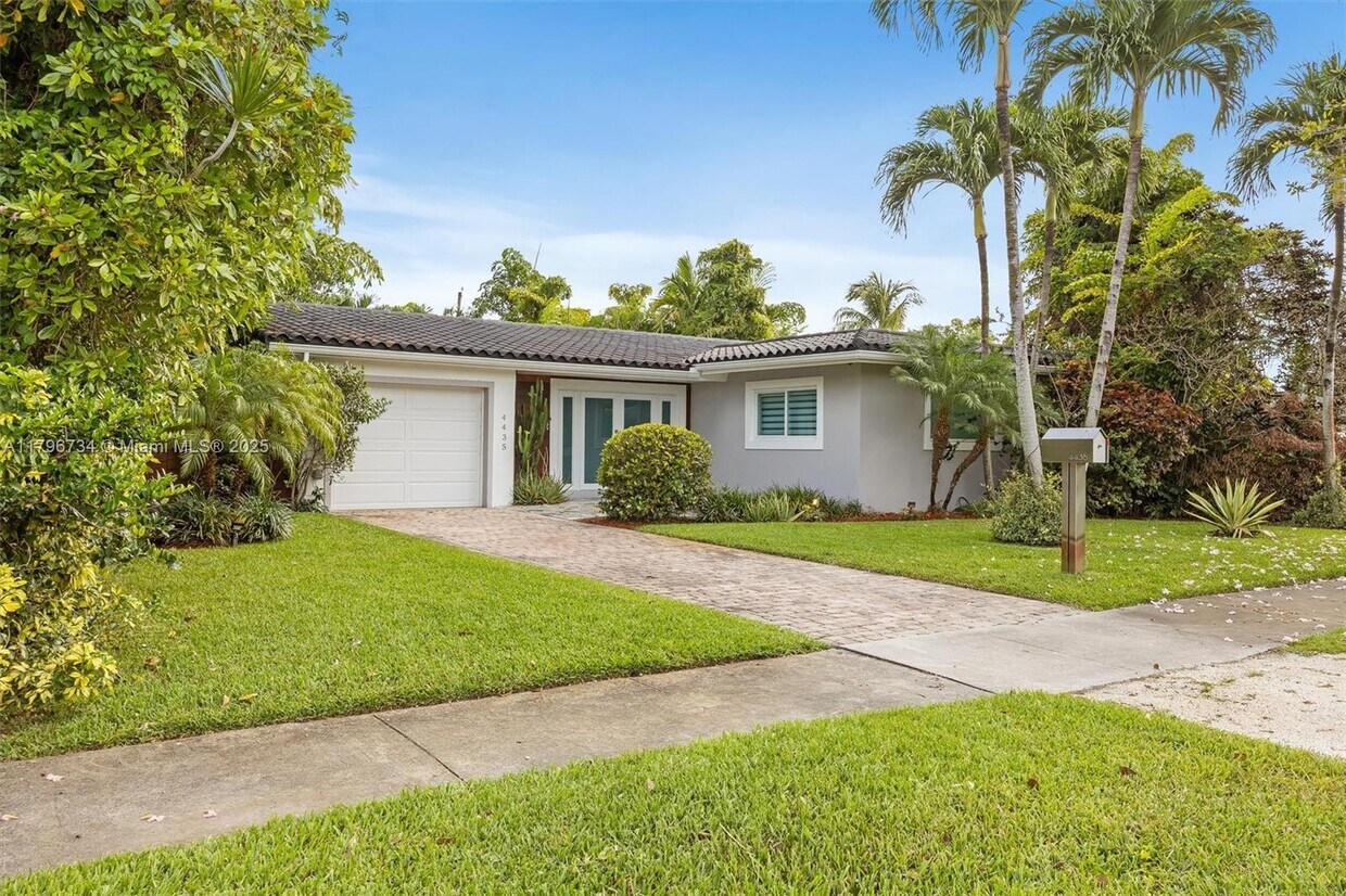 Primary Photo - 4435 SW 13th St