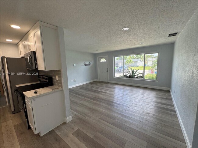 Foto del edificio - 6868 NW 28th St