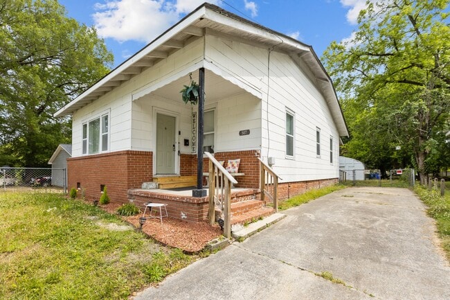 Photo - 507 W 3rd St House