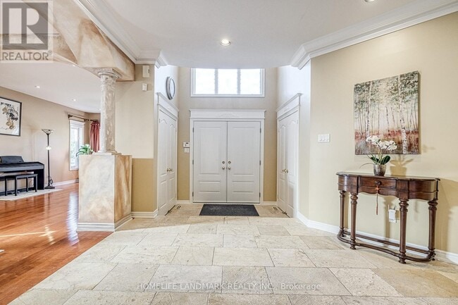 Building Photo - 9 Chantilly Crescent