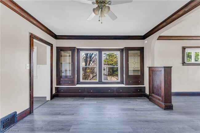 Foto del edificio - 9404 Cardwell Ave