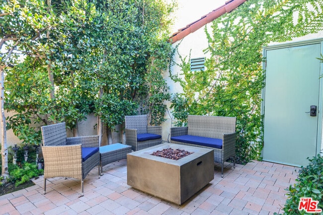 Building Photo - 333 S Rodeo Dr