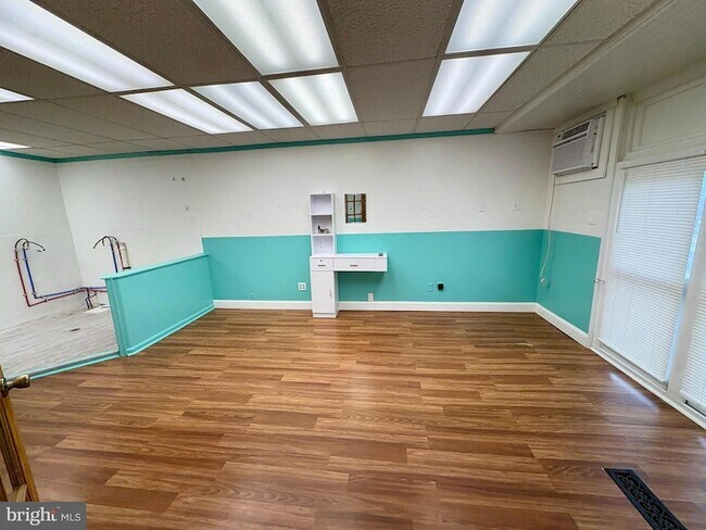 Foto del edificio - 3002 N Centre St