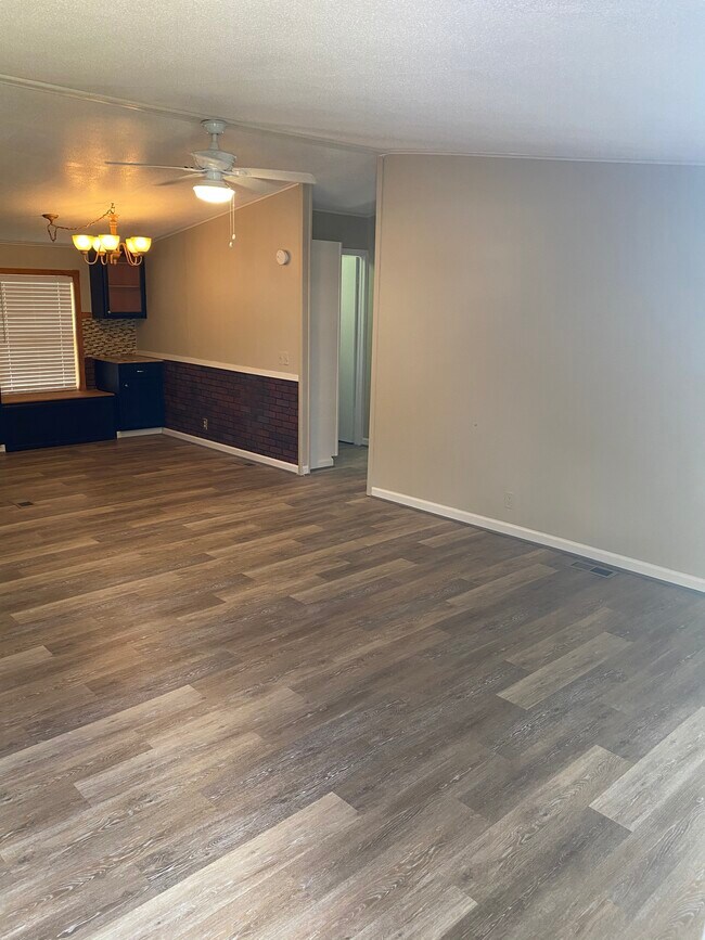 Sala de estar - 204 Romero St