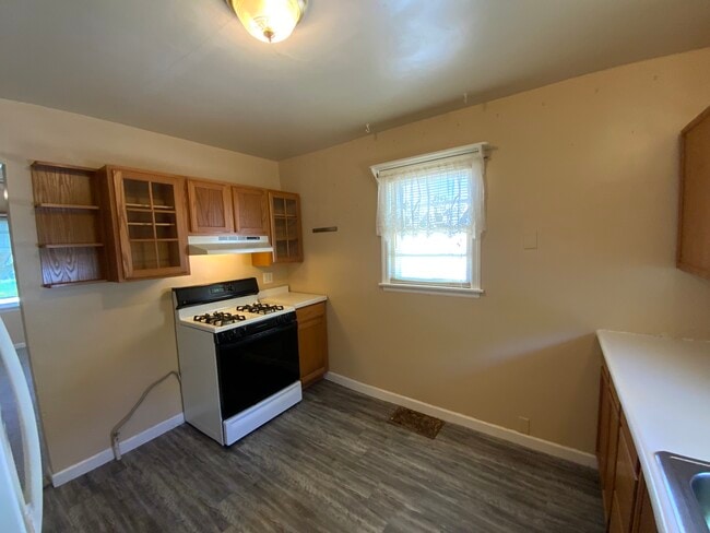 Building Photo - 409 Chester Ave