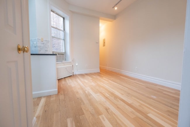 Building Photo - 207 West 10th Street